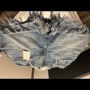 Brand New! Good American denim shorts. Size 29 US size 8. No stretch!